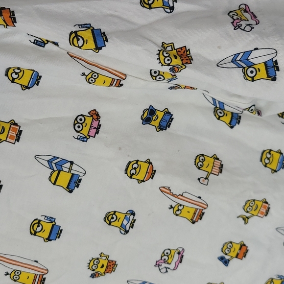 UT Despicable Me tshirt mens small minions - Picture 4 of 9